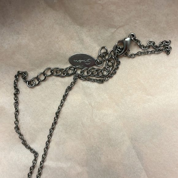 SALE!!! GUESS CIRCLE PENDANT NECKLACE 🤩🤩 - Picture 3 of 6